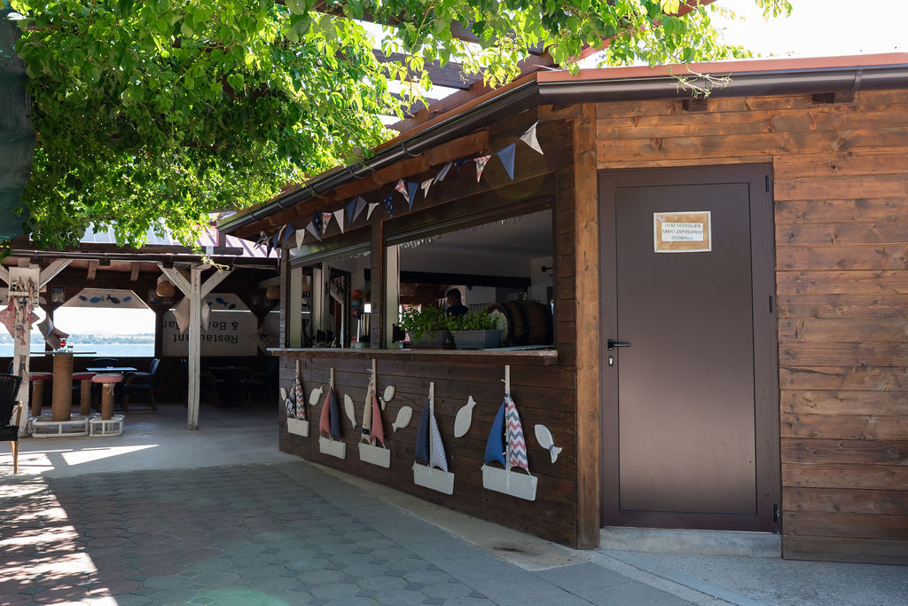 Restaurant & Beach Bar Bartovica in Tkon, Pašman Island
