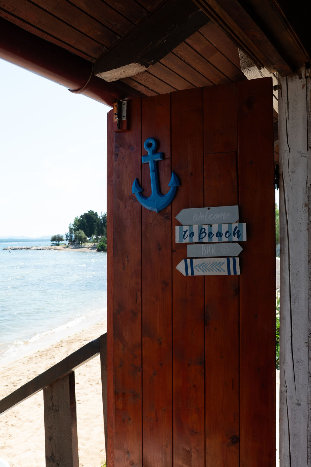 Restaurant with beach access in Tkon