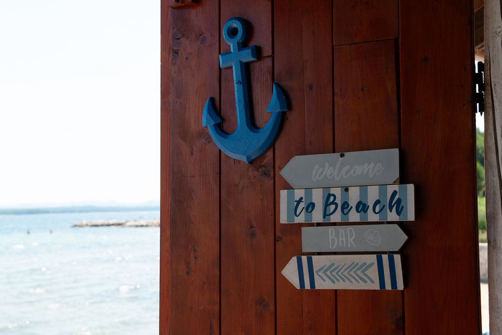Restaurant with beach access in Tkon